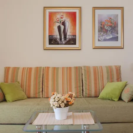 Kalalarga Deluxe- Centre&balcony *