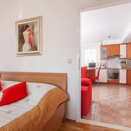 Kalalarga Deluxe- Centre&balcony Апартаменты Макарска