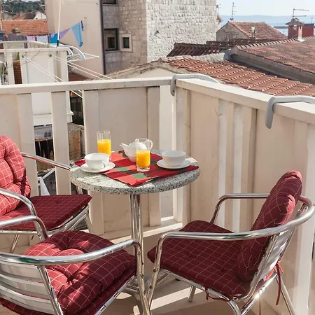 Kalalarga Deluxe- Centre&balcony * Μακάρσκα