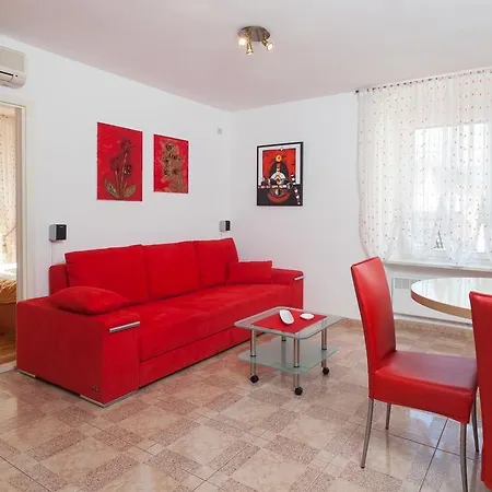 Kalalarga Deluxe- Centre&balcony شقة