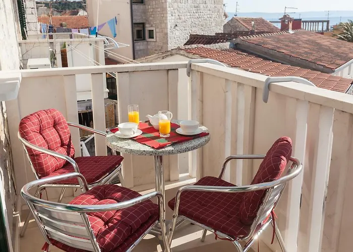 Kalalarga Deluxe- Centre&balcony * Макарська