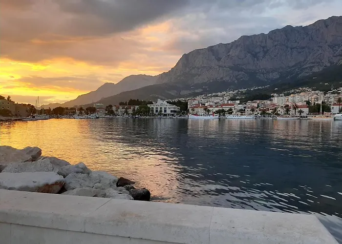 Daire Kalalarga Deluxe- Centre&balcony Makarska