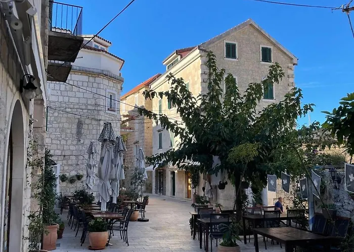 Kalalarga Deluxe- Centre&balcony *