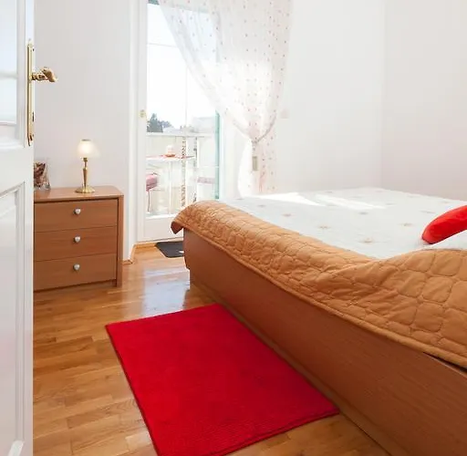 Kalalarga Deluxe- Centre&balcony * Макарська