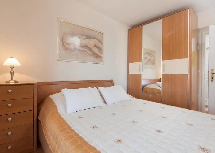 Kalalarga Deluxe- Centre&balcony * Макарська