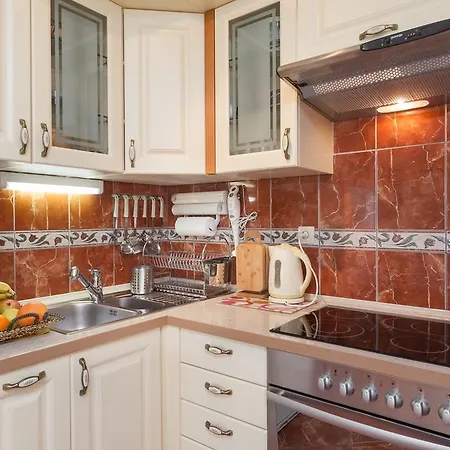 Kalalarga Deluxe- Centre&balcony ماكارسكا